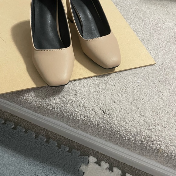 heels - Picture 3 of 3